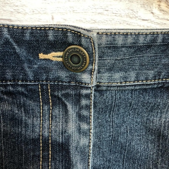 Ann Taylor LOFT Stretch Denim Knee-Length Skirt, size 0 - Picture 4 of 7